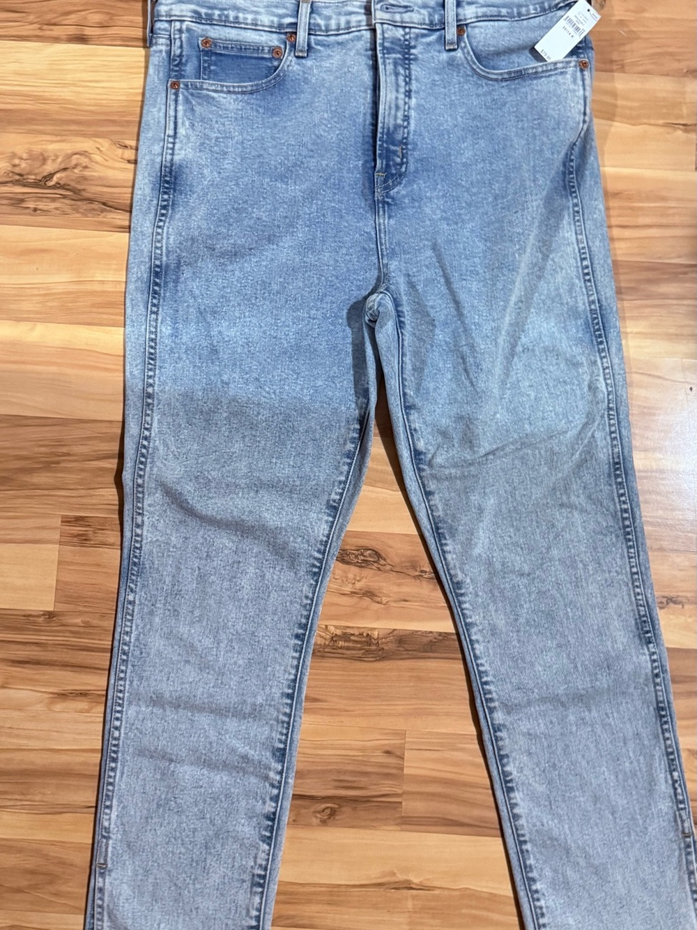 Classic Light Wash Women’s Jeans